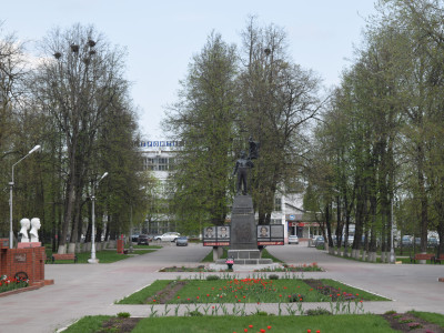 Памятник герою Советского Союза Алексею Шумавцову.