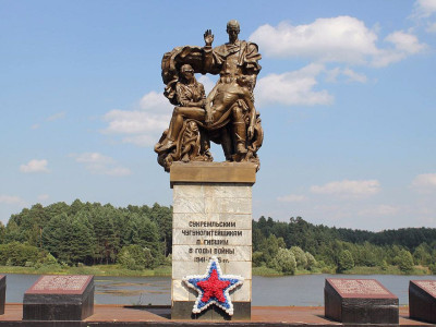 Памятник заводчанам, погибшим годы Великой Отечественной войны. Проходная ЗАО «Кронтиф-центр».