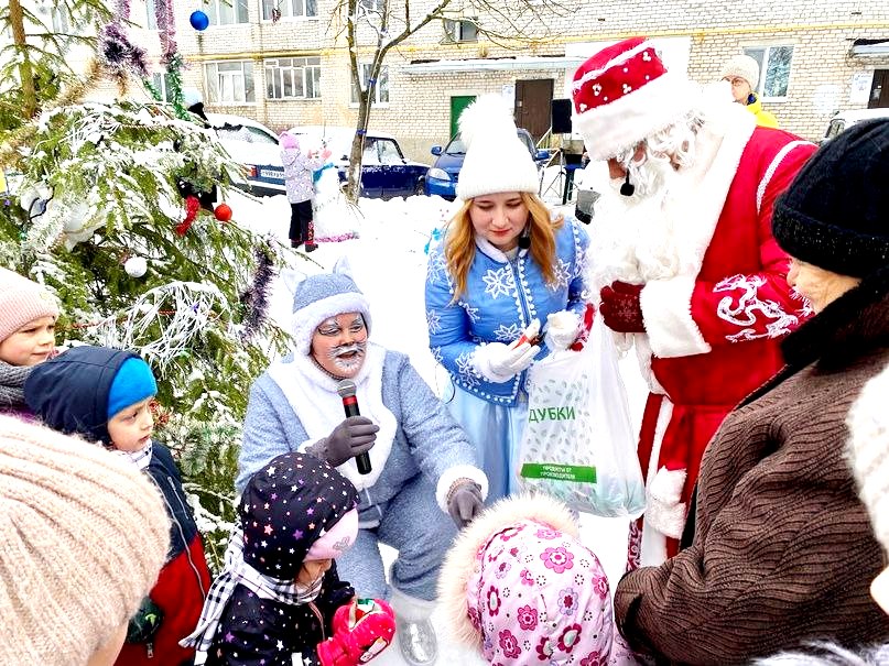 Новый год в каждый двор! В Людиново провели ряд предновогодних мероприятий  на улицах города.