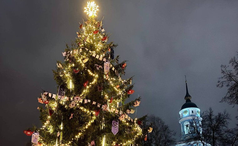 Людиновцев и гостей города приглашаем на открытие елки!. Людиновцев и гостей города приглашаем на открытие елки!.