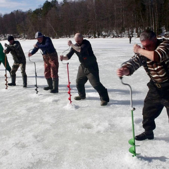 В Людинове прошли традиционные соревнования по ловле рыбы на мормышку.
